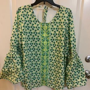 Crown & Ivy top with bell sleeves. 3X